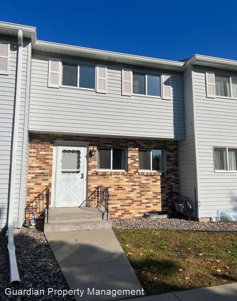 1495 Goodwin Ave N, Maplewood, MN 55128 2 Bedroom House for 1,500