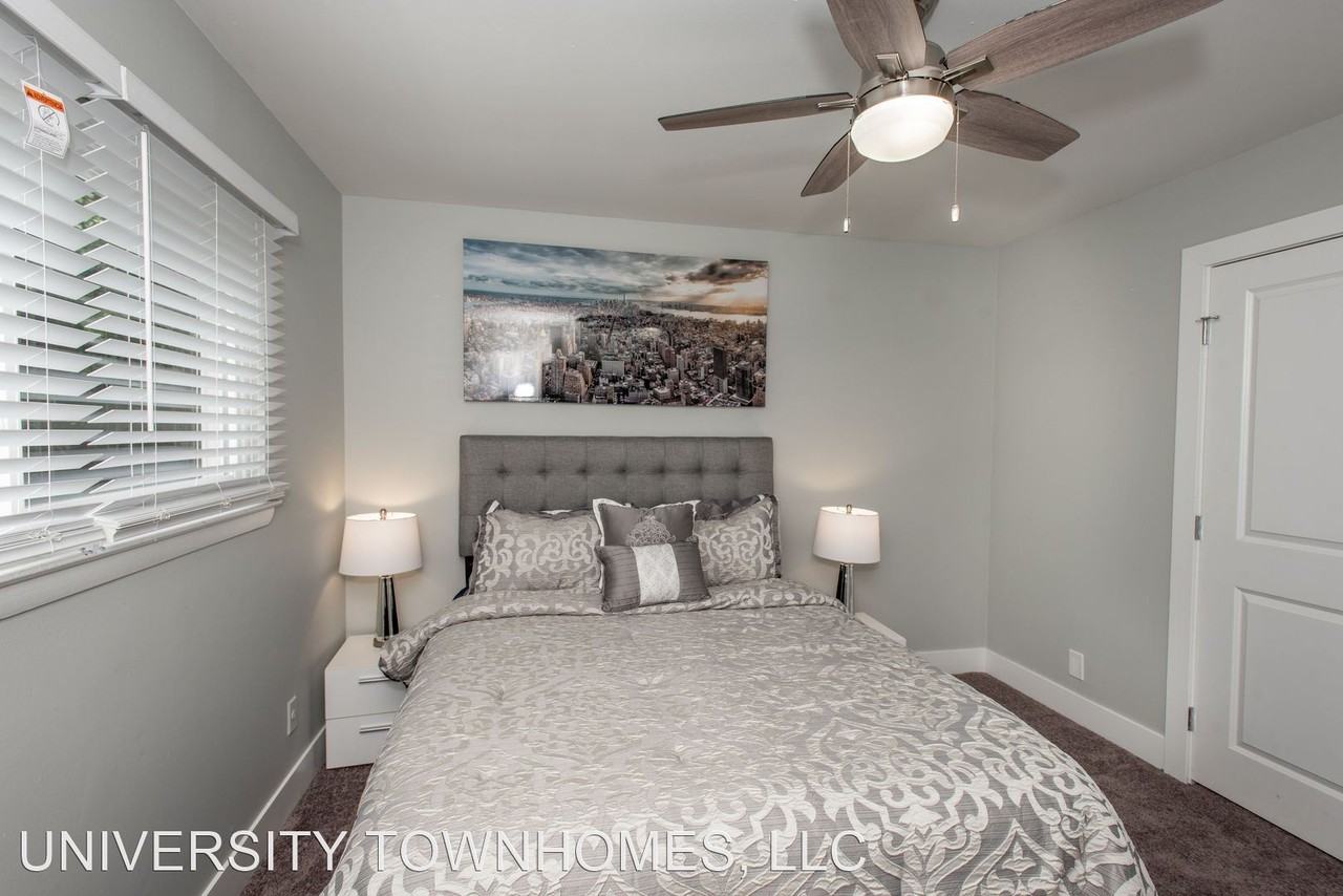 256 Irwin Pl - Photo 3 of 7