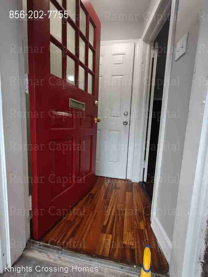 1532 Bradley Ave - Photo 3 of 10