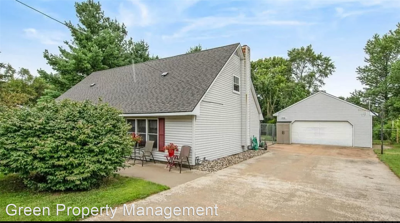 2031 Garret Dr Ne - Photo 3 of 38