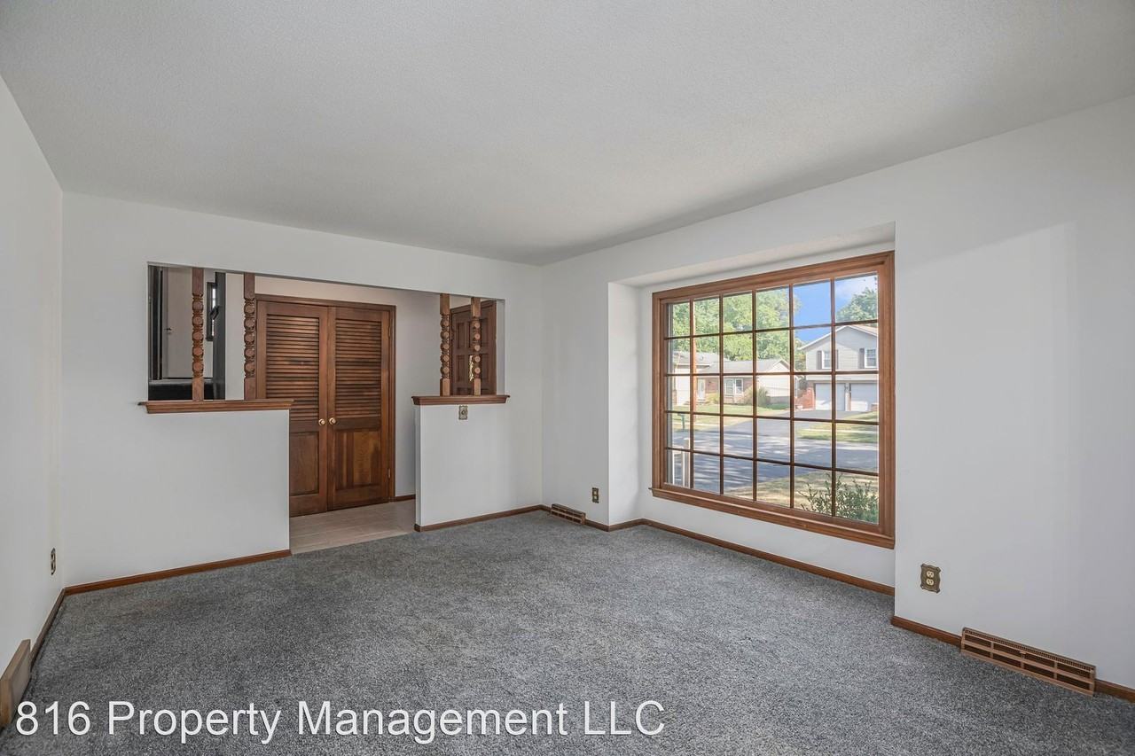 12727 W 100th St - Photo 2 of 17