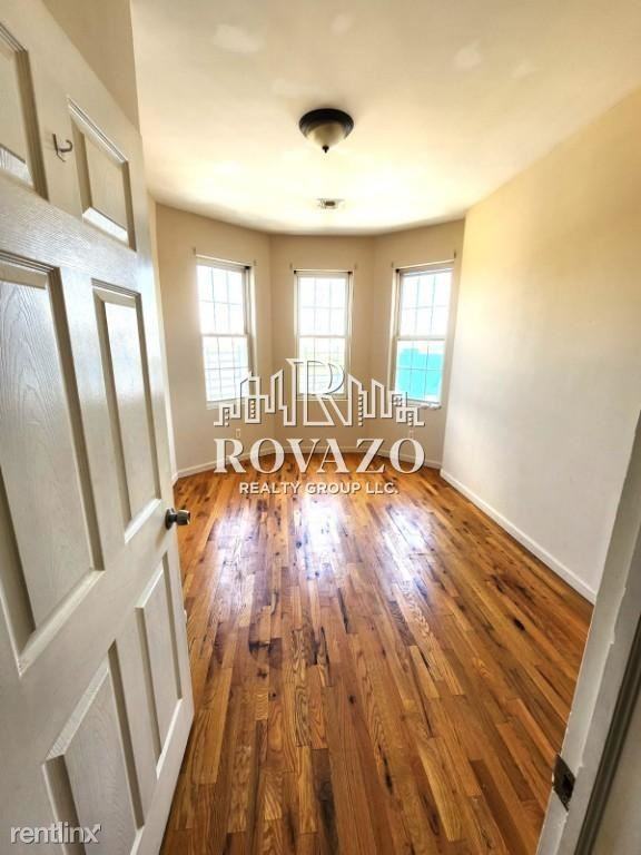 116 Hawthorne Ave - Photo 3 of 7