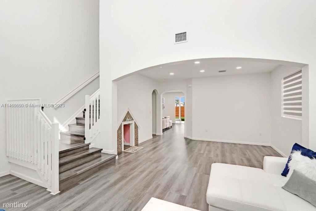 12119 Sw 253rd St - Photo 2 of 4