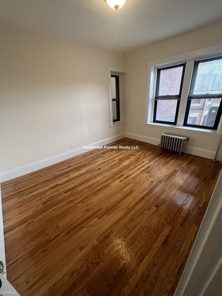 504 Beacon St - Photo 2 of 8