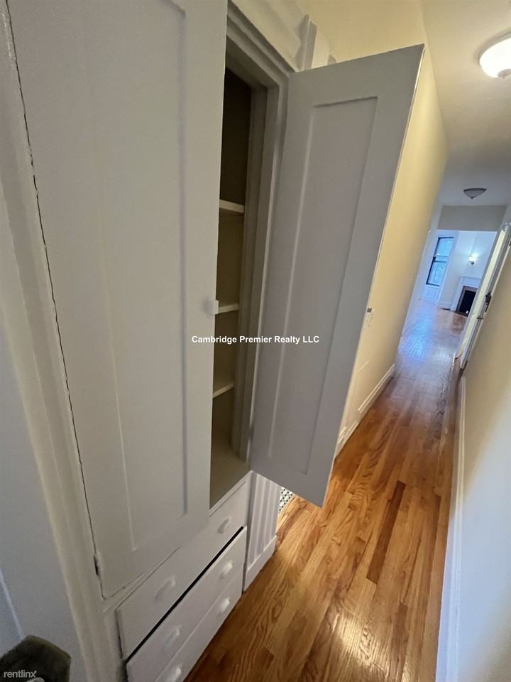 504 Beacon St - Photo 3 of 8