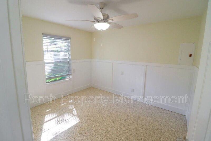 161 E Strong St #D - Photo 3 of 8