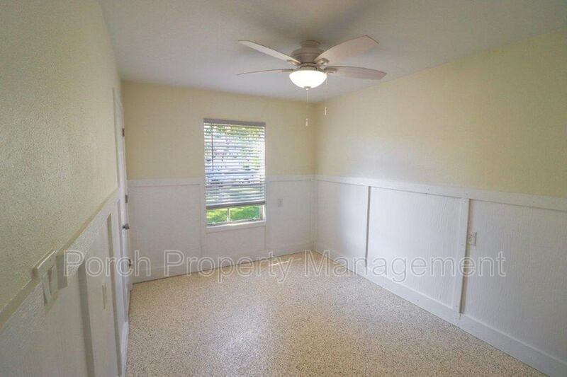 161 E Strong St #D - Photo 7 of 8