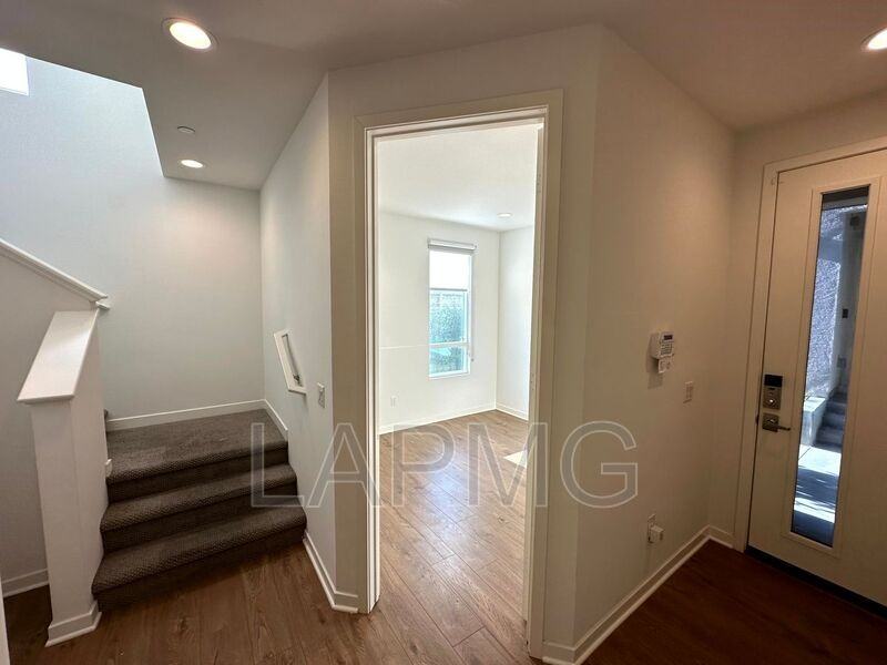 1549 Verbena Way - Photo 3 of 42