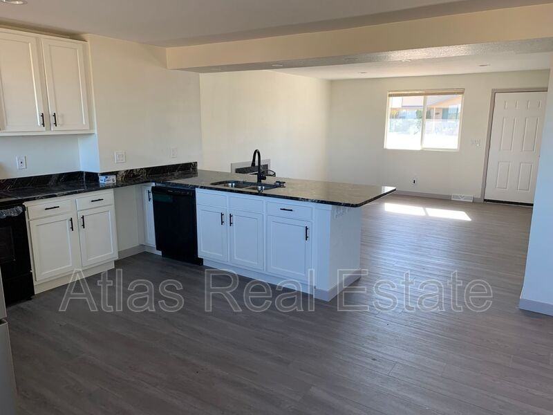 6629 W Portland Ave #6629WPORTL - Photo 2 of 17