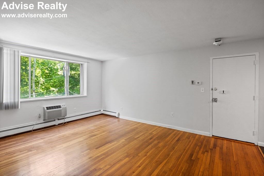 582 Cummins Hwy - Photo 3 of 6