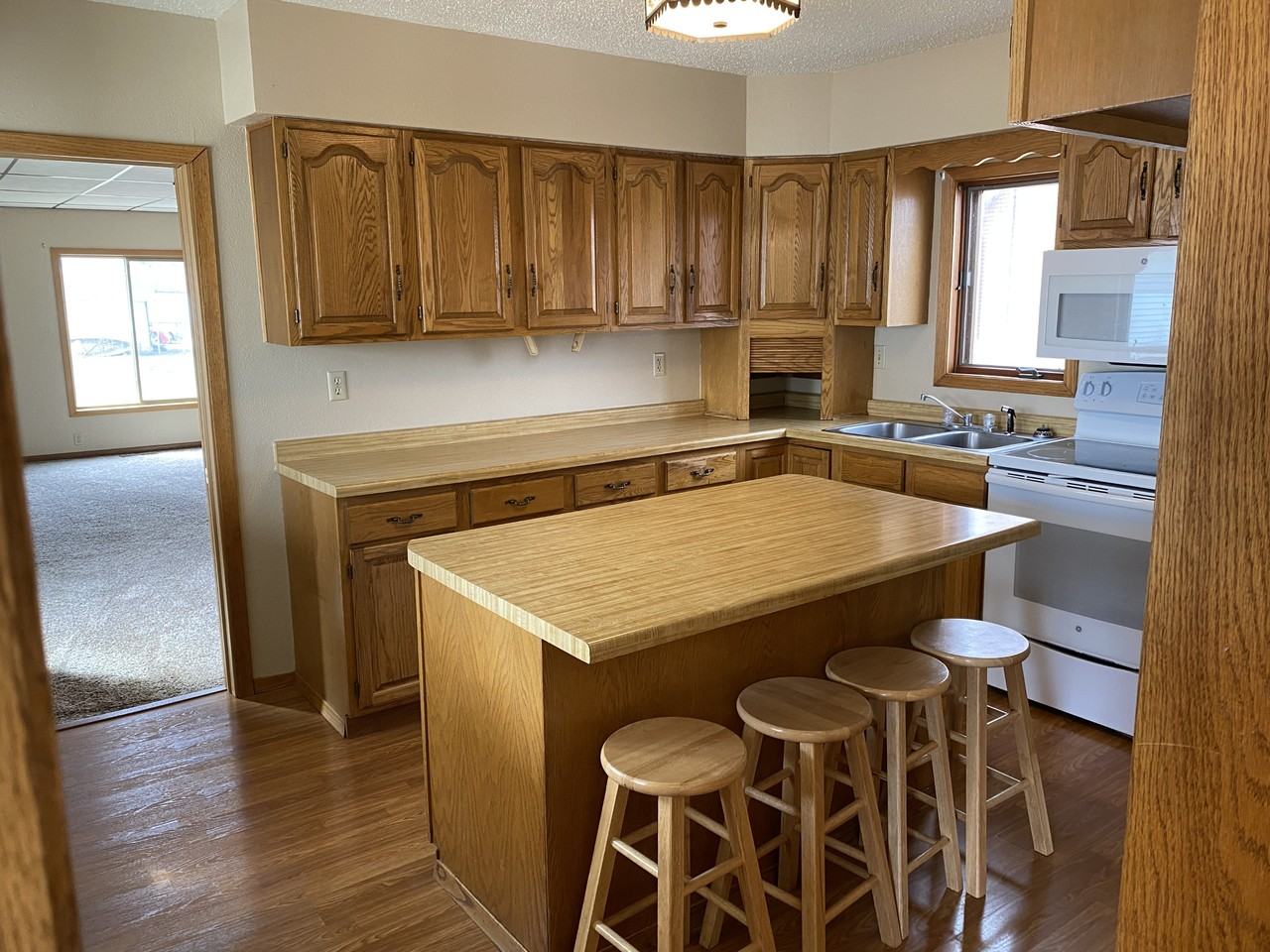 345 College St Sw - Photo 3 of 24