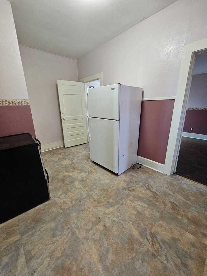 607 N Riverside Dr - Photo 3 of 12