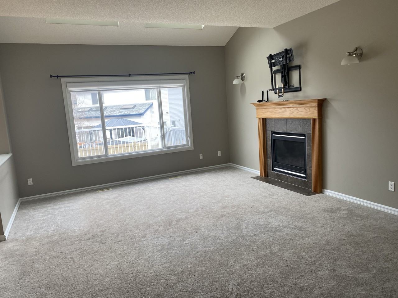 3216 31 Ave Nw - Photo 3 of 25