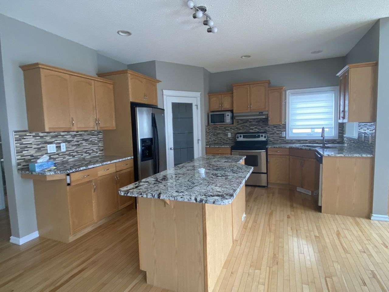 3216 31 Ave Nw - Photo 5 of 25