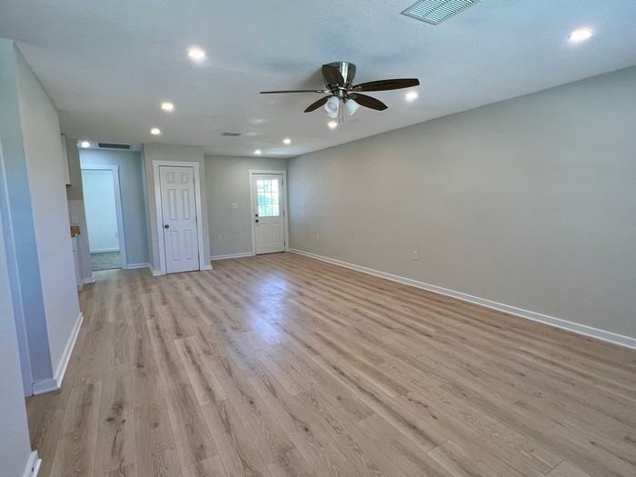 202 E Bowie Ave - Photo 3 of 16