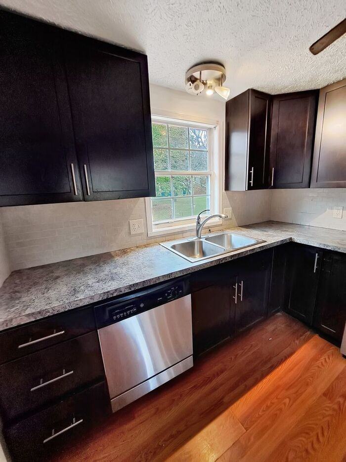 17209 Clairfield Ln - Photo 3 of 12