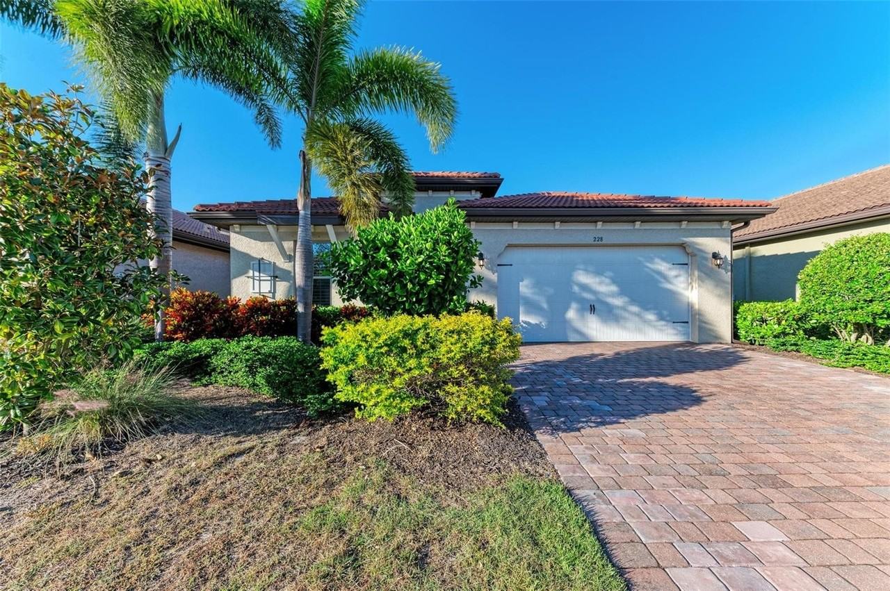 228 Maraviya Blvd - Photo 5 of 50