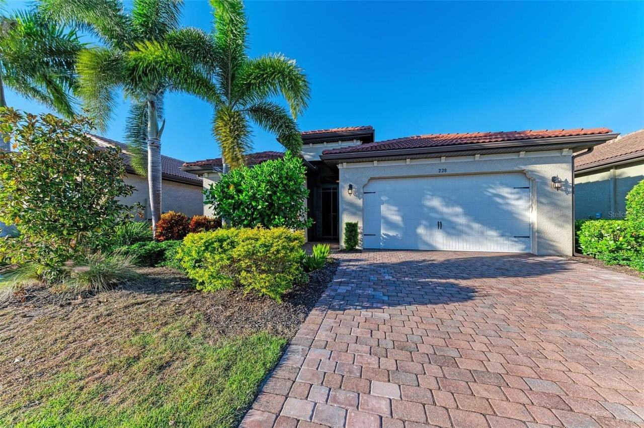 228 Maraviya Blvd - Photo 6 of 50