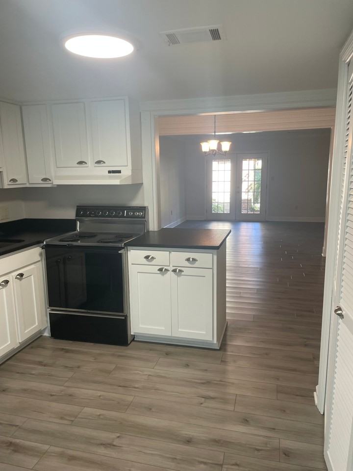 409 Folkstone Court - Photo 3 of 16