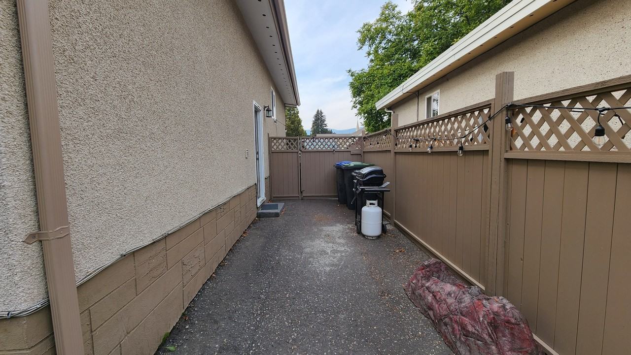 1367 Gordon Drive - Photo 3 of 15