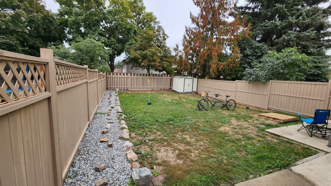 1367 Gordon Drive - Photo 2 of 15