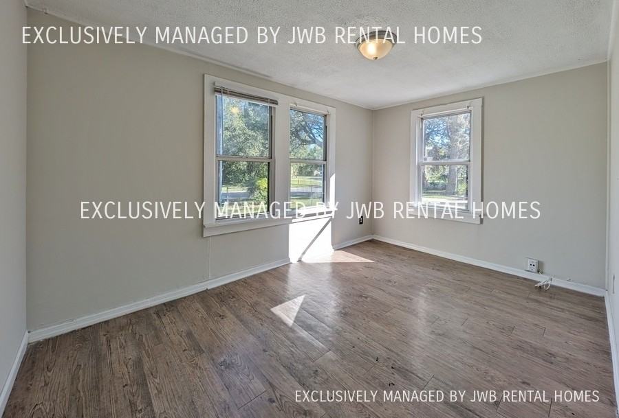 2912 W 12th St - Photo 2 of 8