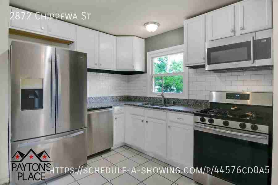 2872 Chippewa St - Photo 2 of 50