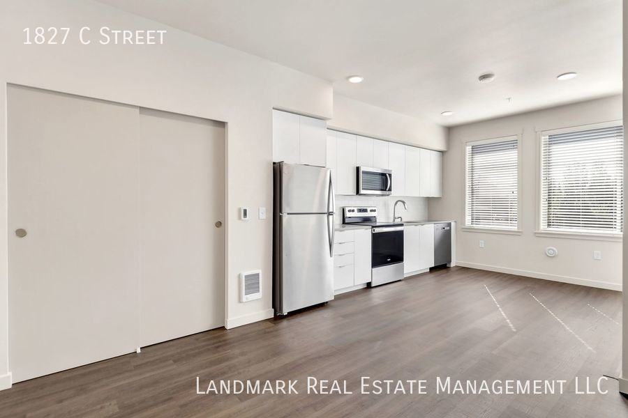 1827 C St - Photo 2 of 47