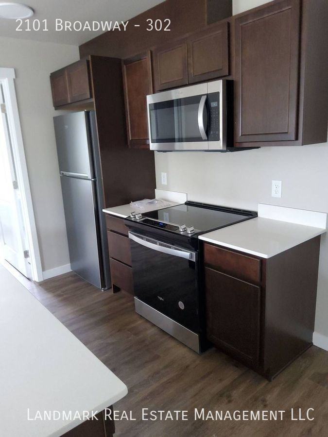 2101 Broadway #302 - Photo 2 of 10