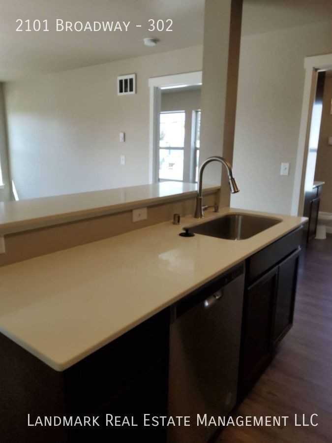 2101 Broadway #302 - Photo 3 of 10