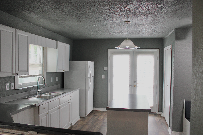 47 Lincoln Dr - Photo 3 of 15