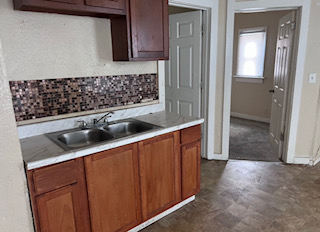 1304 W Ring St - Photo 3 of 9