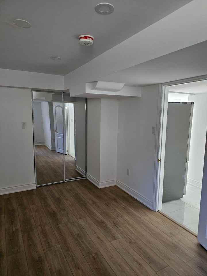 5850 Tayside Crescent - Photo 3 of 8