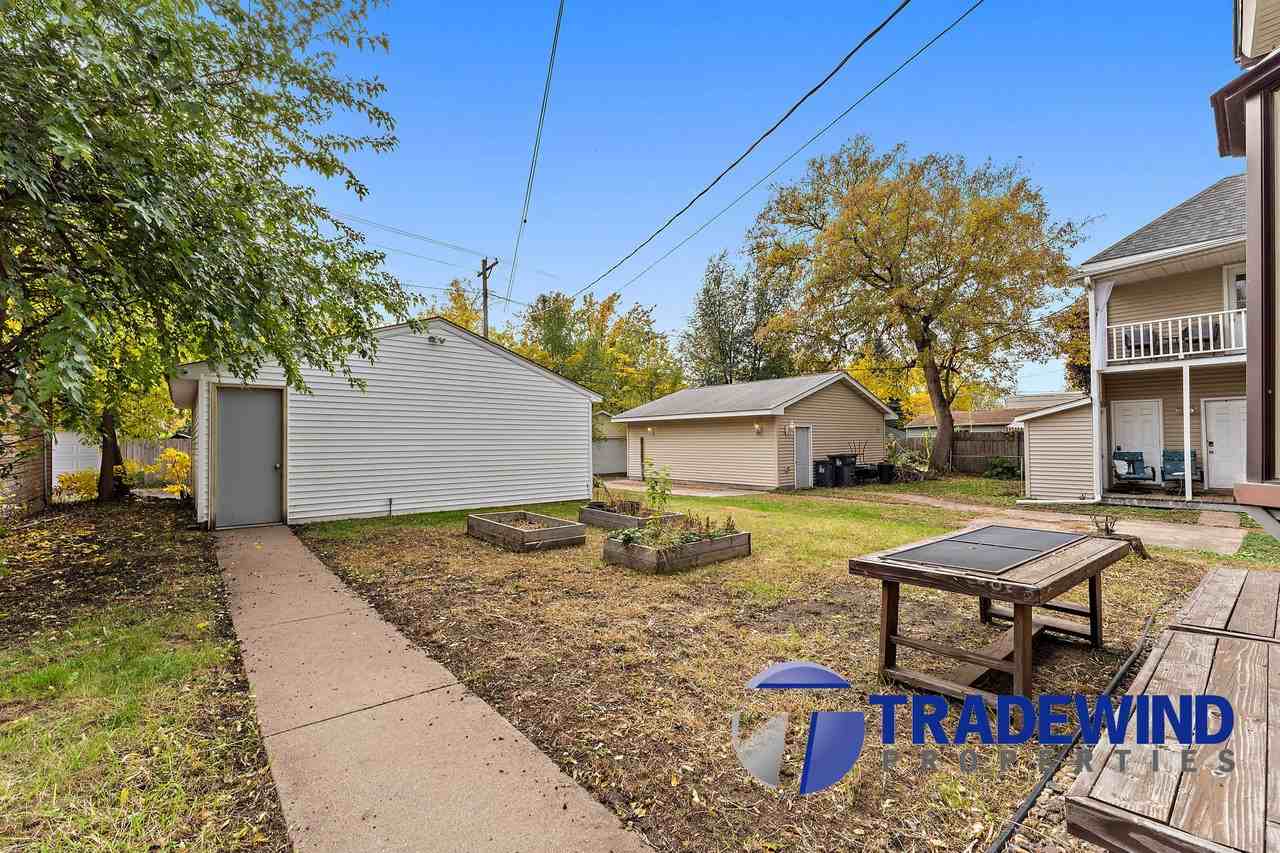 882 Aurora Avenue - Photo 3 of 20