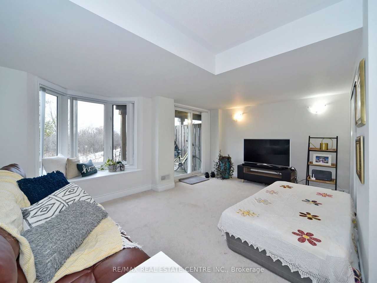 728 Wendy Culbert Crescent #None - Photo 2 of 5