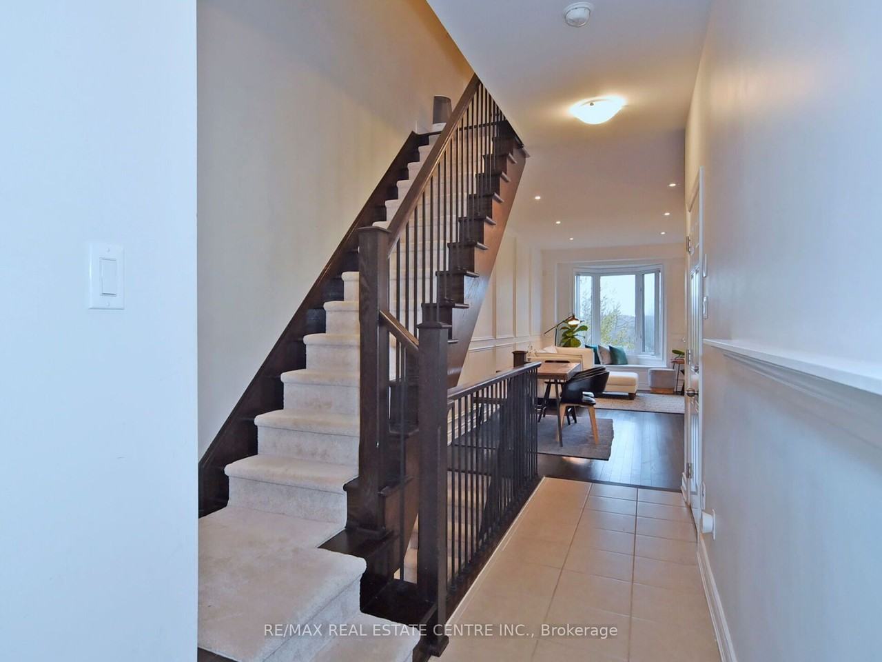 728 Wendy Culbert Crescent #None - Photo 3 of 5