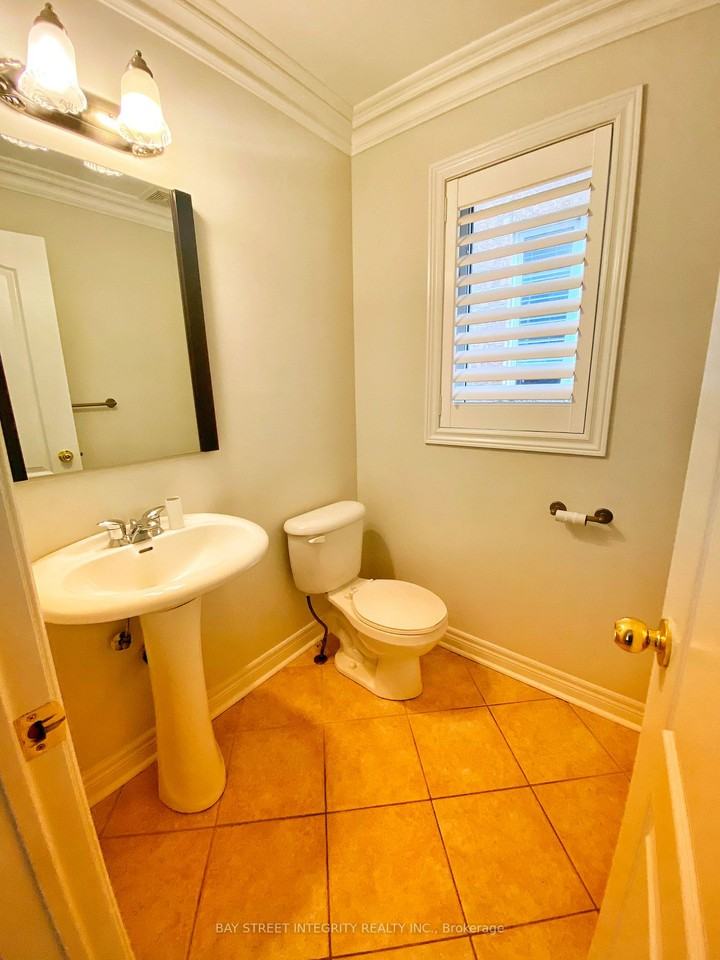 114 Red River Crescent #Main - Photo 2 of 6