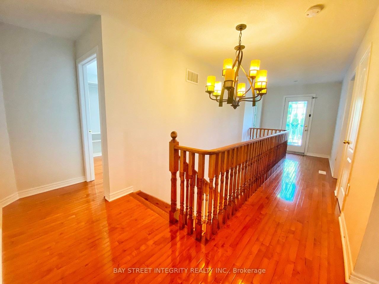 114 Red River Crescent #Main - Photo 3 of 6