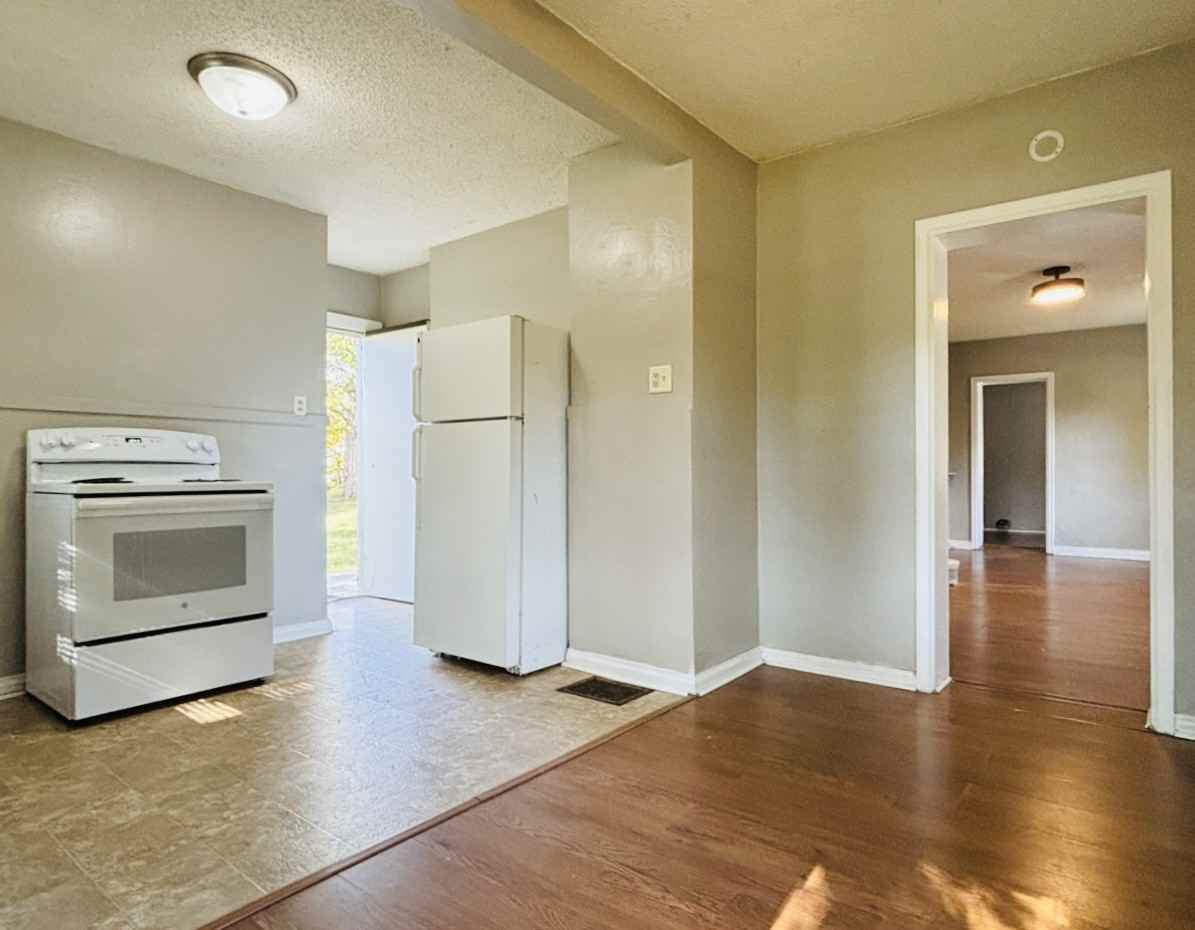 605 Peek Street - Photo 2 of 6