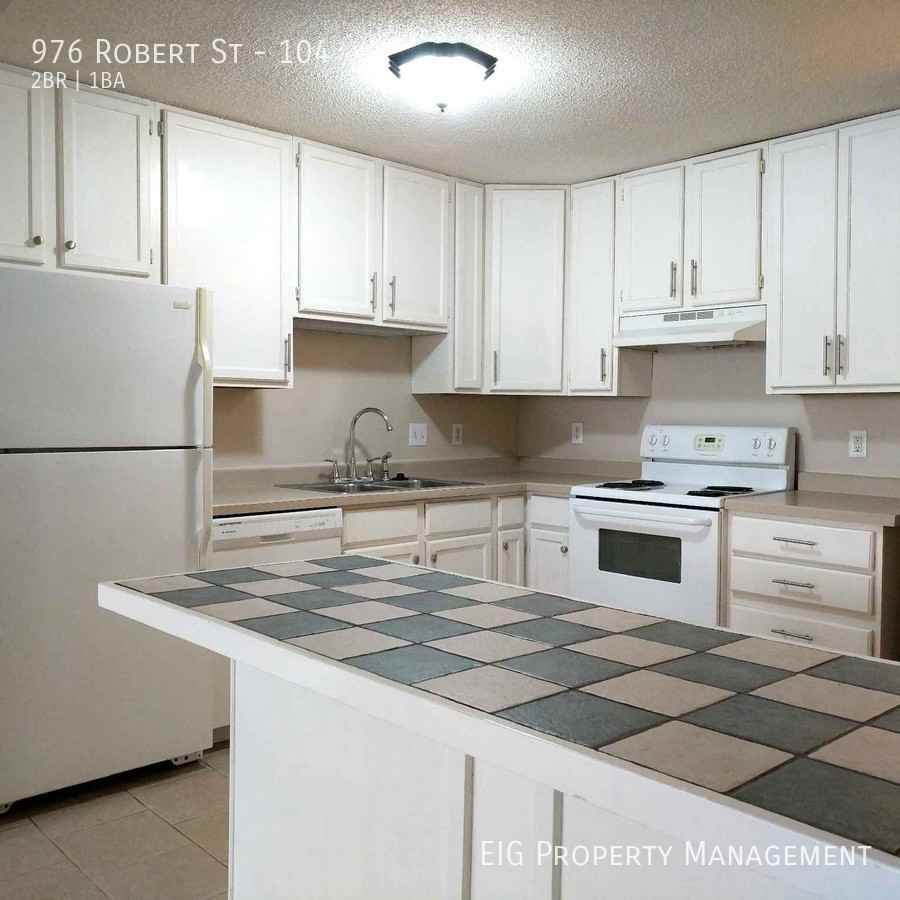 976 Robert St S #104