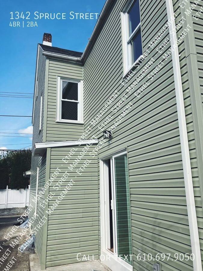 1342 Spruce St - Photo 3 of 17