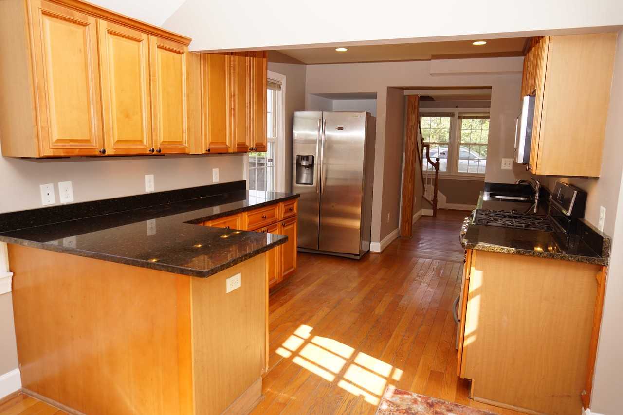 923 Lewis Avenue - Photo 5 of 21