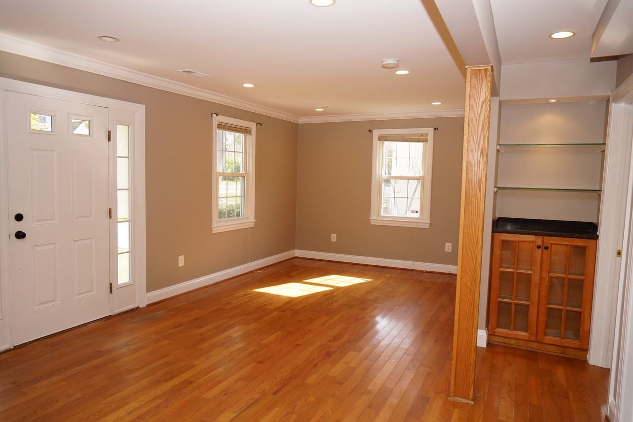 923 Lewis Avenue - Photo 4 of 21