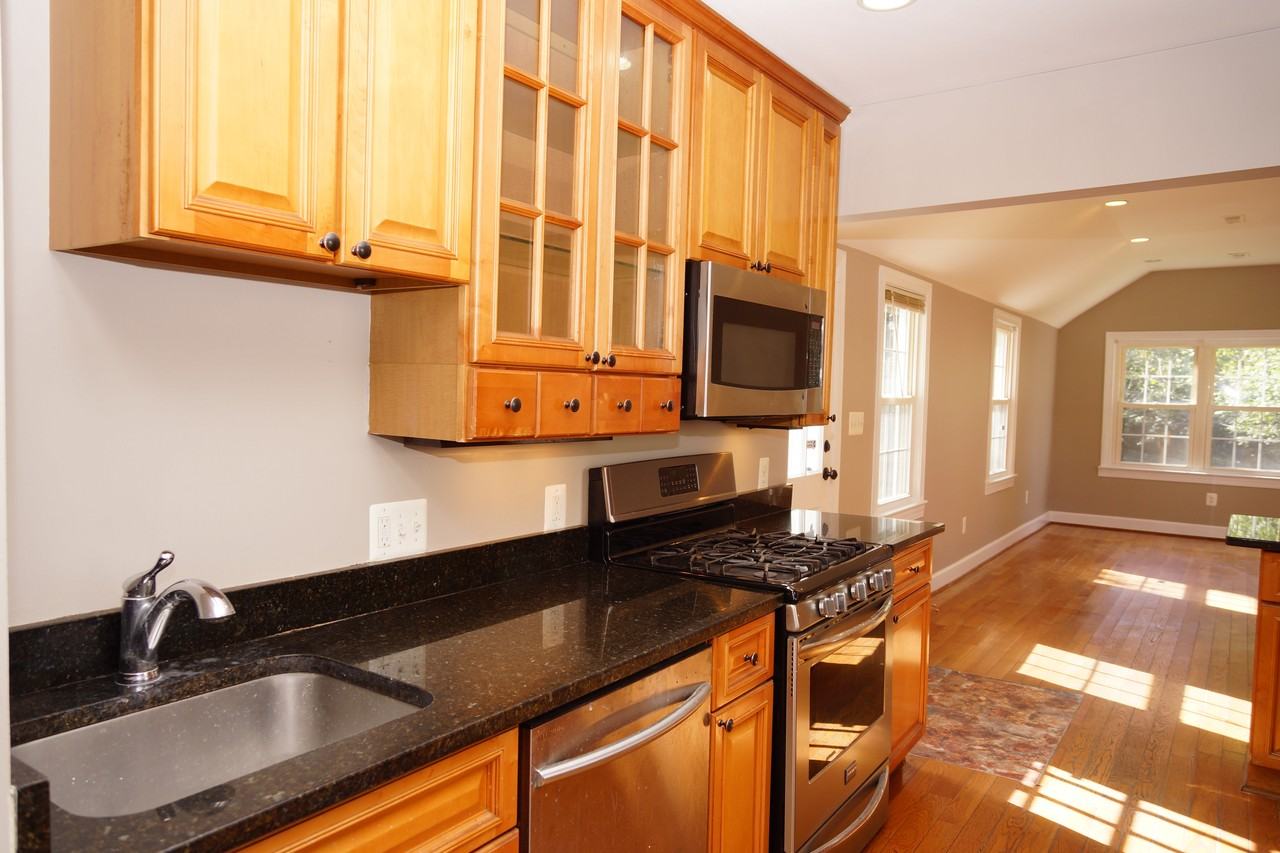 923 Lewis Avenue - Photo 6 of 21