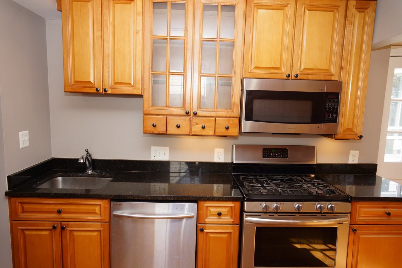 923 Lewis Avenue - Photo 7 of 21