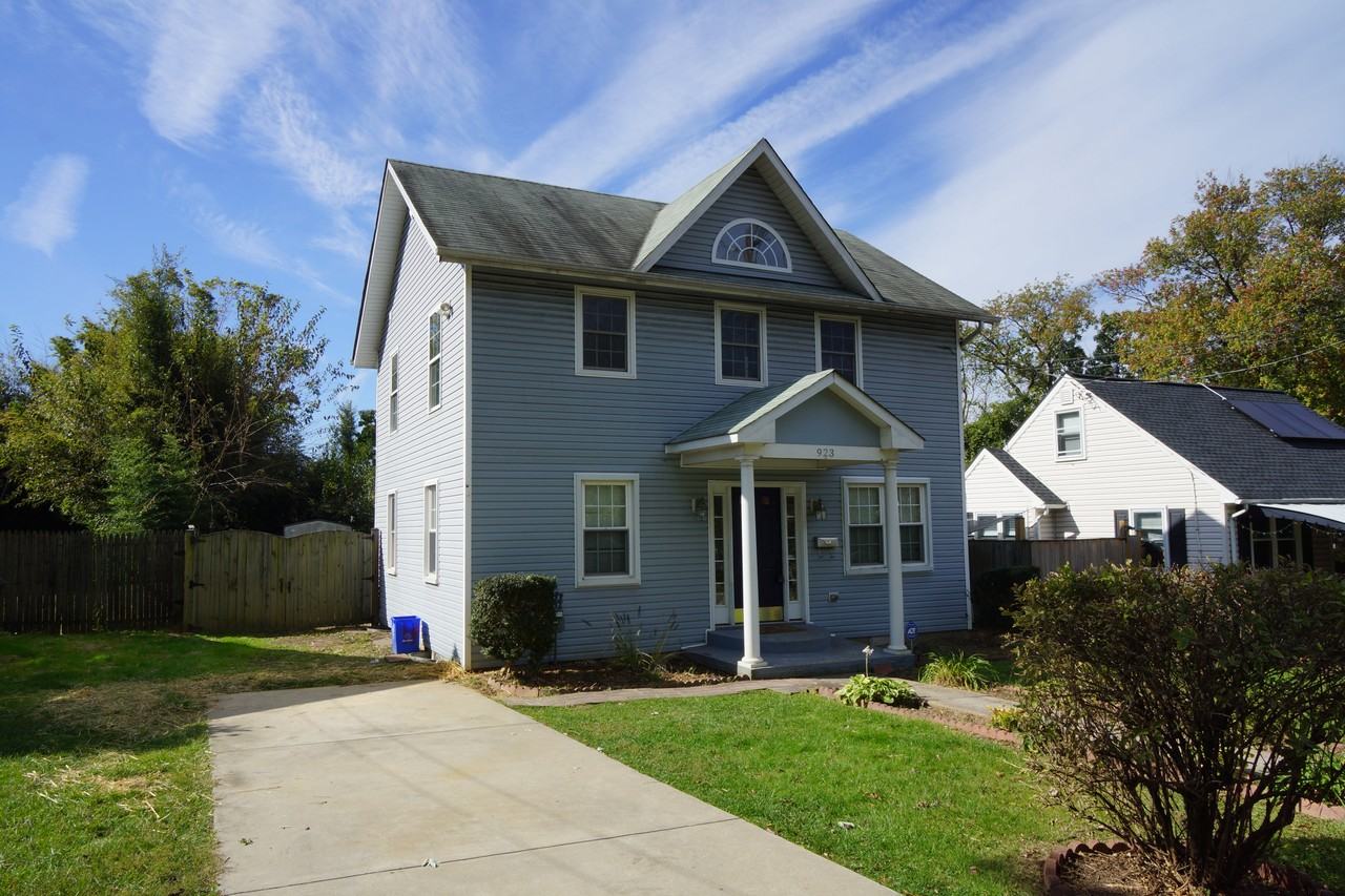 923 Lewis Avenue - Photo 2 of 21