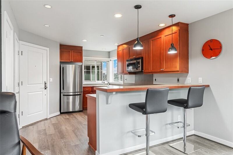 321 E Thomas St #303 - Photo 4 of 19