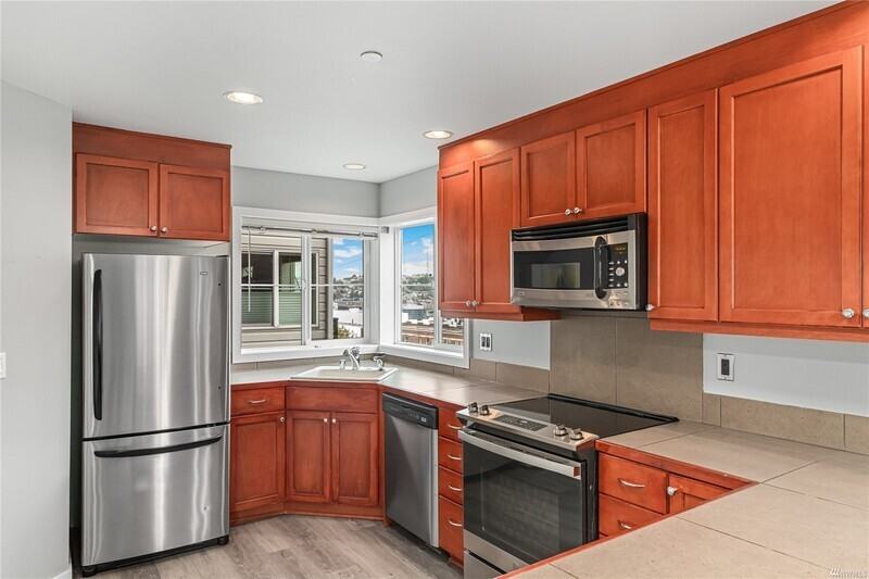 321 E Thomas St #303 - Photo 5 of 19