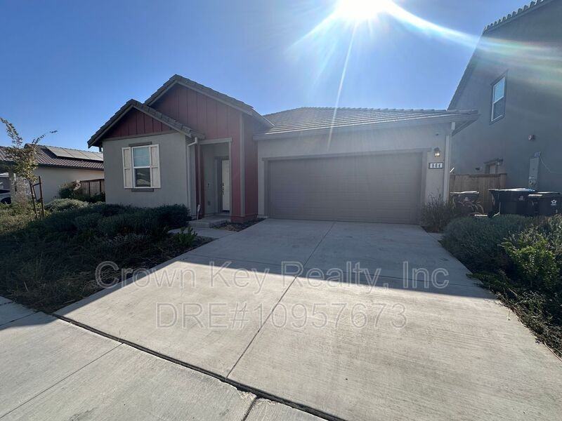 864 Loon St - Photo 2 of 21