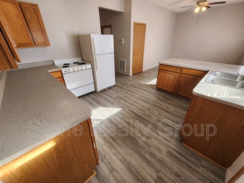 2480 N Main St - Photo 2 of 8